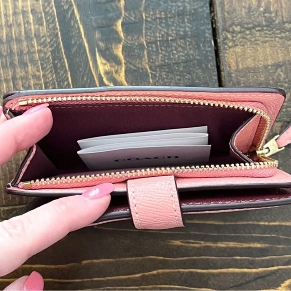 Coach Medium Corner Zip Wallet Pink w Card Saffiano Pebbled Leather w Gold NEW - Picture 6 of 8